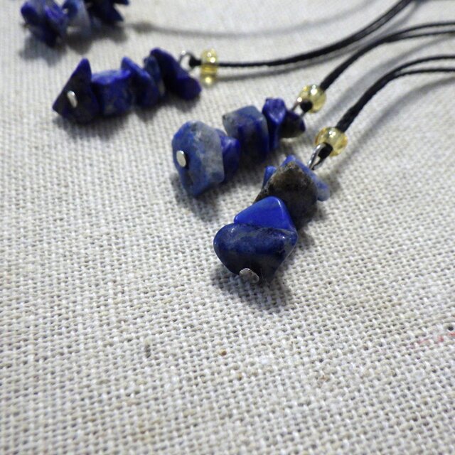 小さな天然石ラピスラズリのチャーム5点セット | iichi 日々の暮らしを