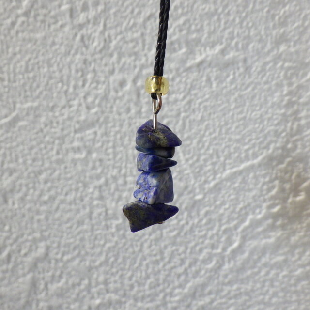 小さな天然石ラピスラズリのチャーム5点セット | iichi 日々の暮らしを