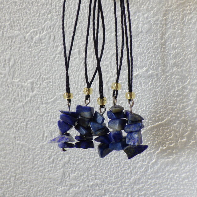 小さな天然石ラピスラズリのチャーム5点セット | iichi 日々の暮らしを