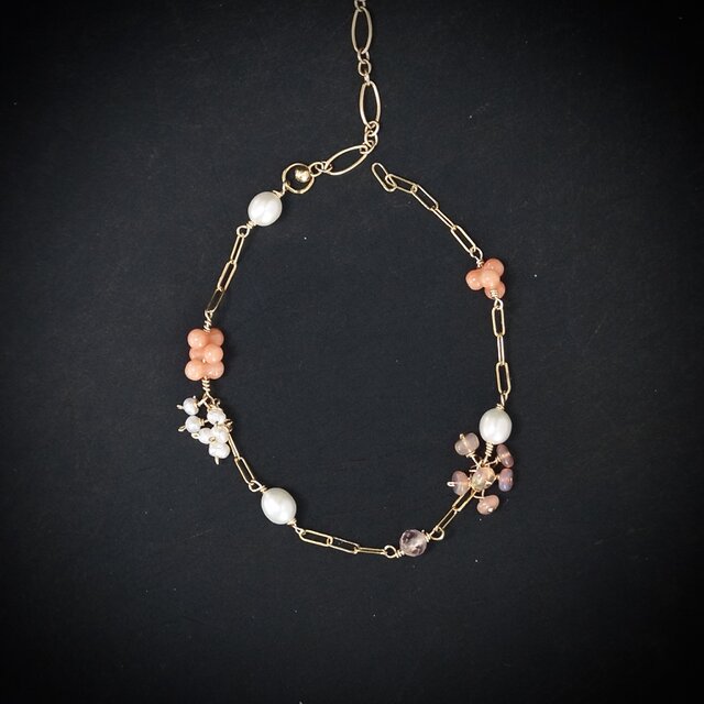 [B14] 珊瑚のブレスレット