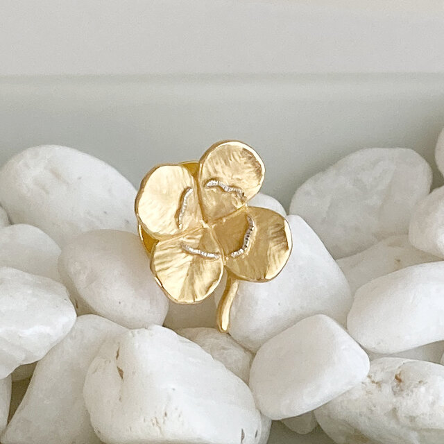 クローバーのタイタック