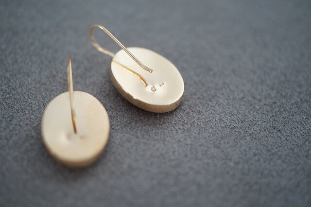 seasons】18kgp シェルカメオピアス（L） | iichi 日々の暮らしを