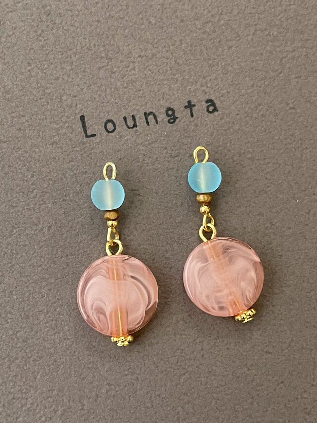 ブルーとピンクの小ぶりピアス 夏ピアス 軽いピアス