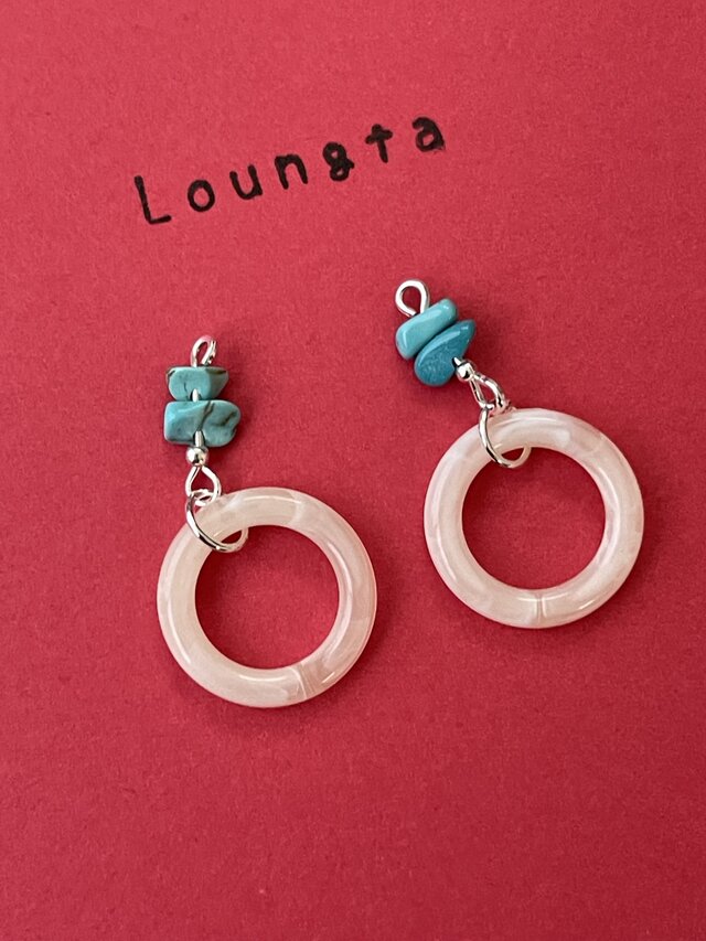 ターコイズピアス ターコイズ さざれ石 ホワイトアクリルチャームの