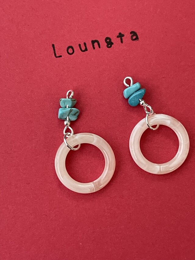 ターコイズピアス ターコイズ さざれ石 ホワイトアクリルチャームの