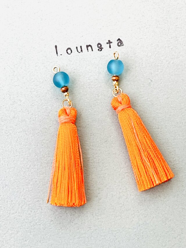 タッセルピアス フリンジピアス オレンジ ブルーガラスビーズ 樹脂