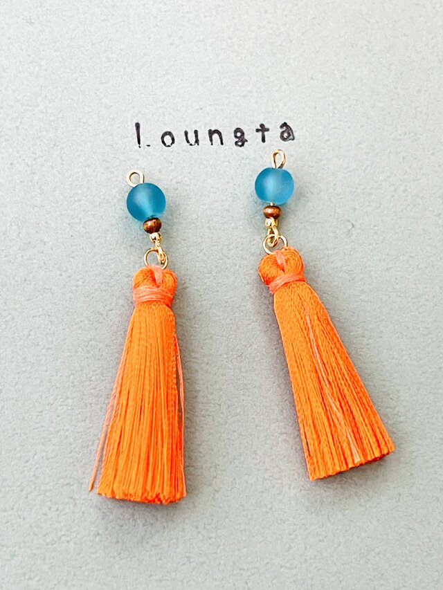 タッセルピアス フリンジピアス オレンジ ブルーガラスビーズ 樹脂