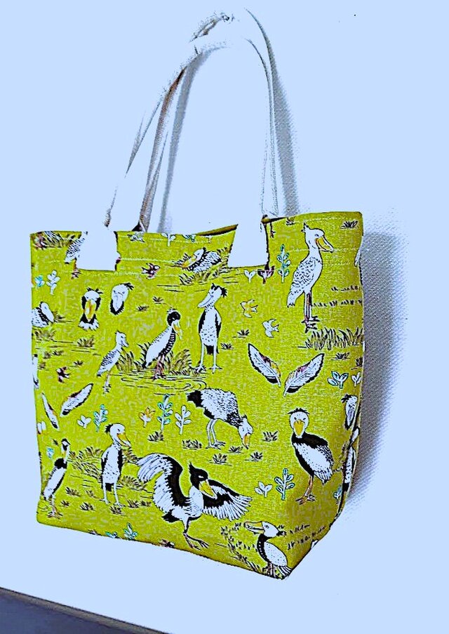 モスグリーンのハシビロコウトートバッグ