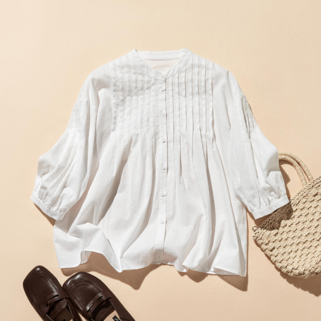 表情を豊かに魅せてくれるピンタック入りブラウス　7分袖　コットンリネン ホワイト　250425-1