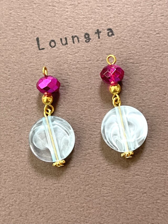 ピンクとブルーのプチプラピアス 夏ピアス 樹脂ピアス