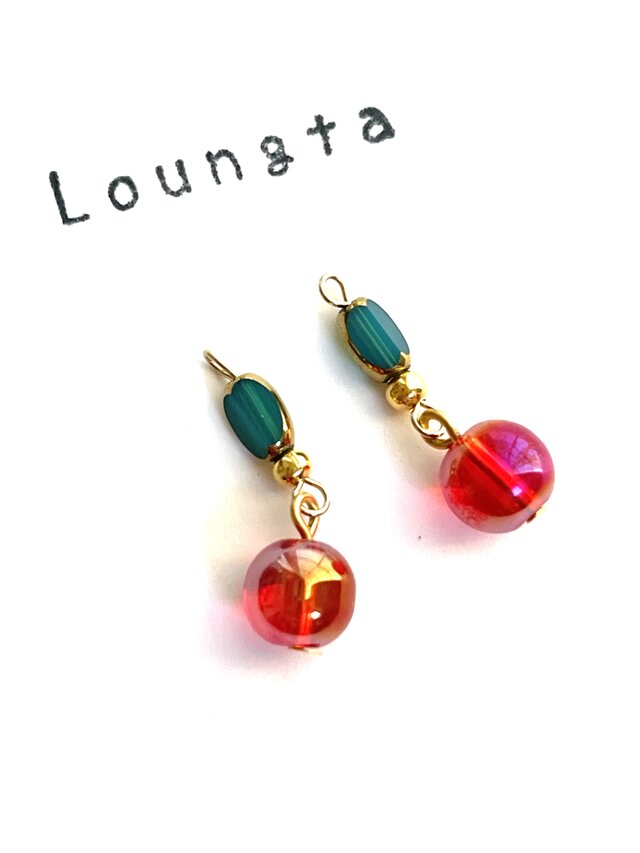送料無料ターコイズブルーとレッドの小ぶりピアス ガラスビーズとオーロラアクリルビーズ 夏ピアス 樹脂ピアス プチプラ