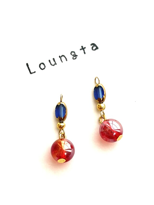 送料無料 ブルーとレッドの小ぶりピアス ガラスビーズとオーロラアクリルビーズ 軽いピアス 樹脂ピアス 夏ピアス