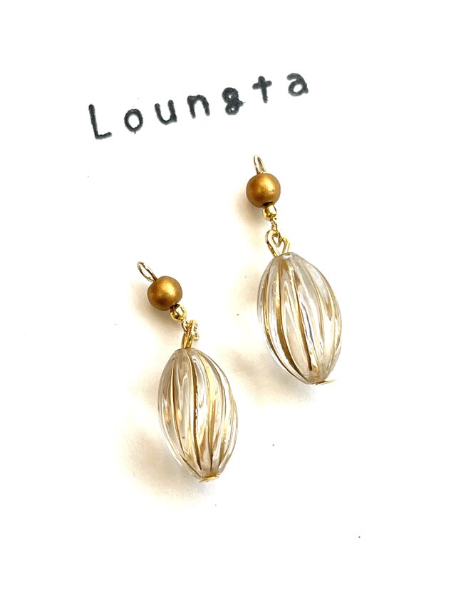 送料無料一年中使える人気作品です！シンプルなチェコビーズピアス ゴールド 小ぶりピアス 樹脂フックピアス