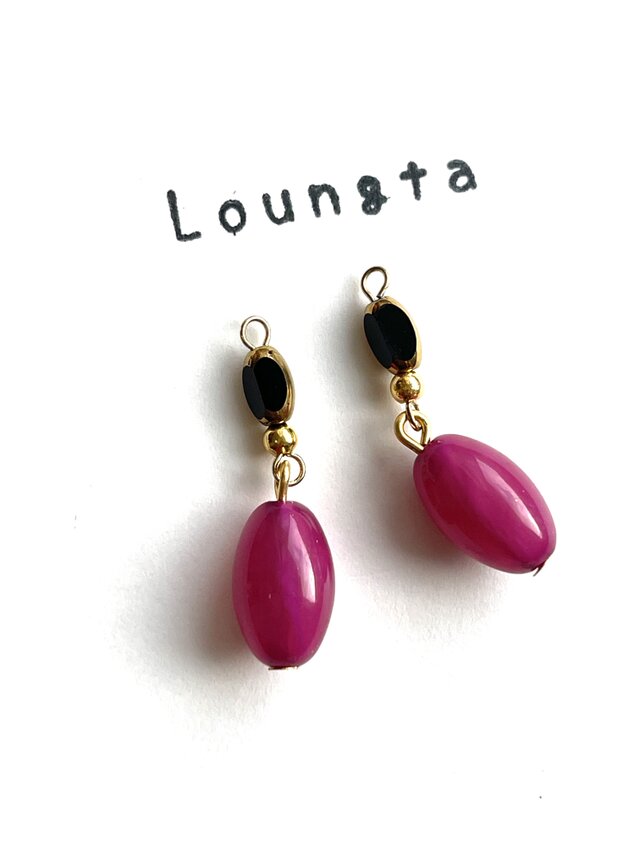 送料無料 ピンクとブラックの夏ピアス 一年中使えるピアス ガラスビーズとアクリルビーズ 樹脂フックピアス