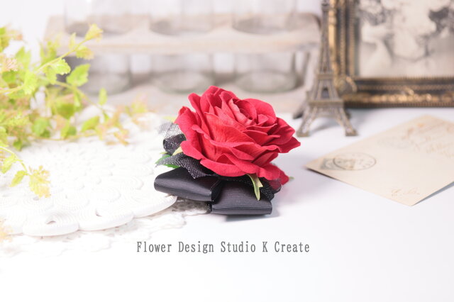 リボンとチュールの赤い薔薇のヘアクリップ 発表会 ダンス 髪飾り 赤い