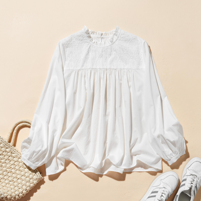 季節を超えて活躍する大人カジュアルな一枚  刺繍生地　長袖ブラウス　薄手　コットン　250504-1