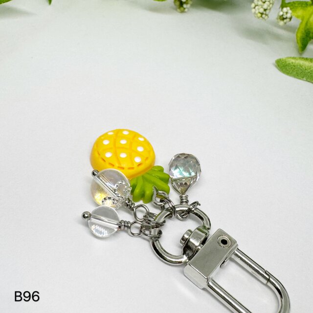 NO.B96 パイナップル 天然石 水晶レインボーオーラ キーホルダー