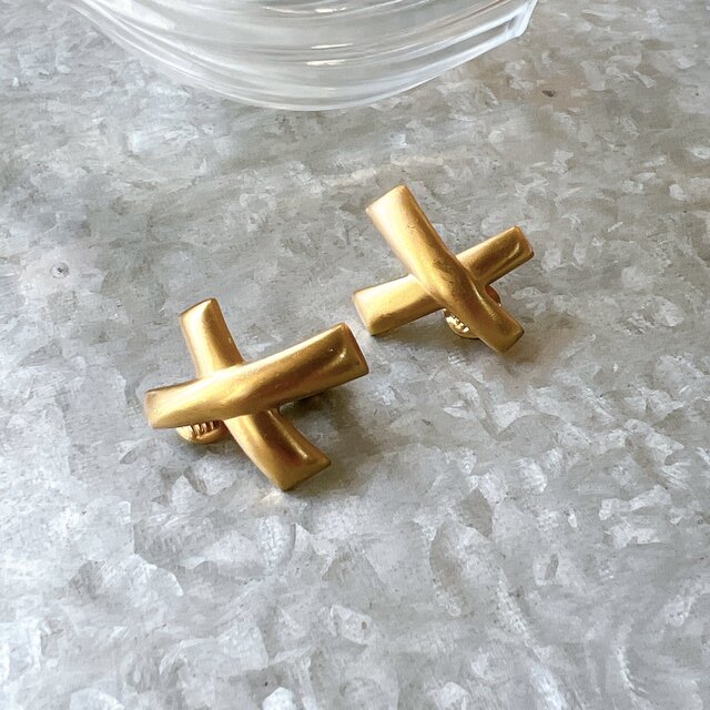 YM171-【 Monet 】モネ・ヴィンテージイヤリング Gold Tone Matte Texture Cloth