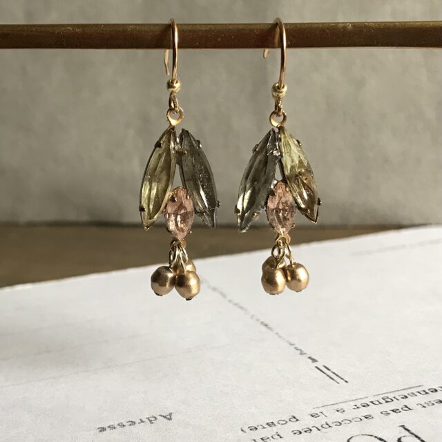 訳あり品 ] チェコ・ドイツ ヴィンテージガラスのピアス / Light 