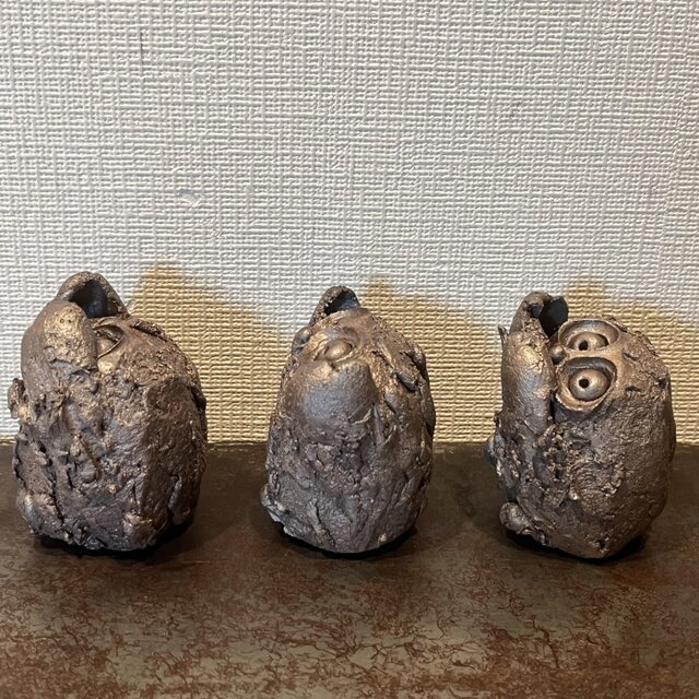 不見・不聞・不言」三梟セット 焼締 | iichi 日々の暮らしを心地よく