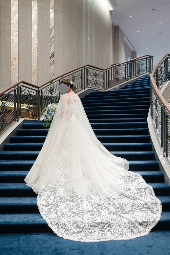 実例写真！華やかなトレーン 取り外し 贅沢な総レース 結婚式 花嫁 海外挙式ドレス