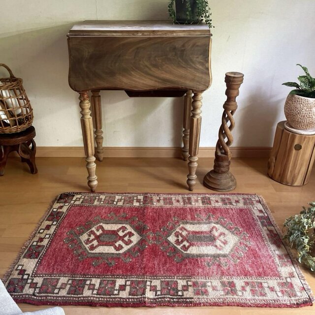 レア59×90アンティークレッド×グレイ　ギュルもチーフ　トルコヴィンテージラグ
