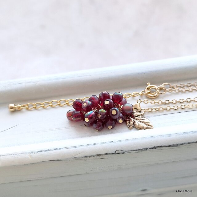 葡萄のペンダント（ガーネットオーロラ）GLD