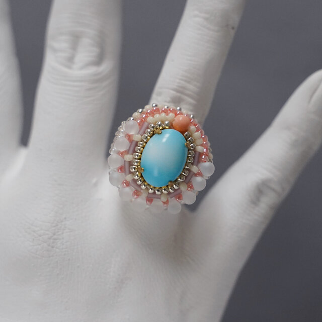 スカーフリングにも おしゃべりな指輪211 フリーサイズ　ビーズ刺繍のリング　ビジュー　ブルー　おおぶりリング