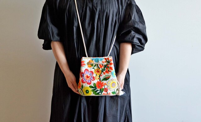 スポーツストア インド刺繍 ハイクラスフラワー刺繡 スクエア 2wayポシェット ショルダーバッグ