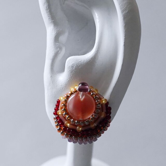 ビーズ刺繍のイヤリング ピアス 1　ブラウン　レッド　パープル　おおぶり　一点もの