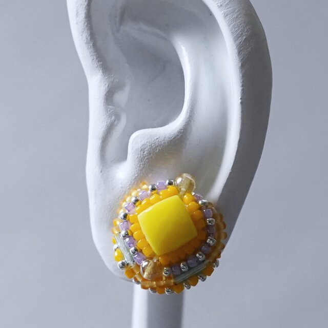 ビーズ刺繍のイヤリング ピアス 5　イエロー　パープル　おおぶり　一点もの