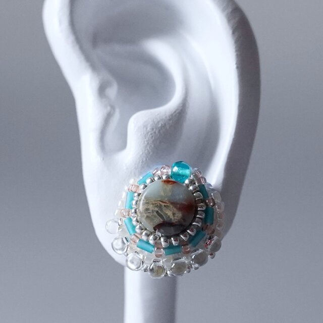 ビーズ刺繍のイヤリング ピアス 13　ブルー　クリア　シルバー　ターコイズ　おおぶり　一点もの　個性的　天然石