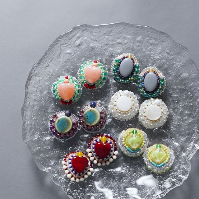 ビーズ刺繍のイヤリング ピアス 19 ハート ピンク 水色 おおぶり
