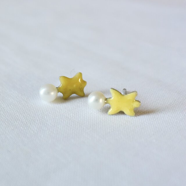 ミモザのピアス　七宝焼