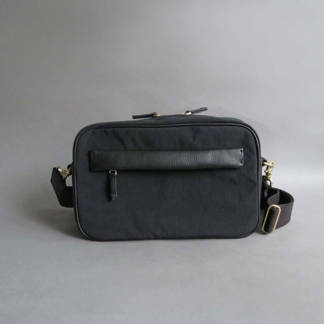 n×l rectangle shoulder bag (black×black)