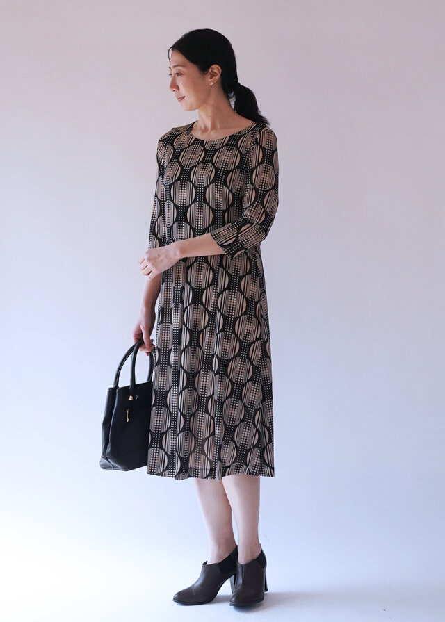 【受注制作】アーミッシュ風シンプルワンピース◇ダークグリーン・サークル柄（エスパンディ）*薄手生地