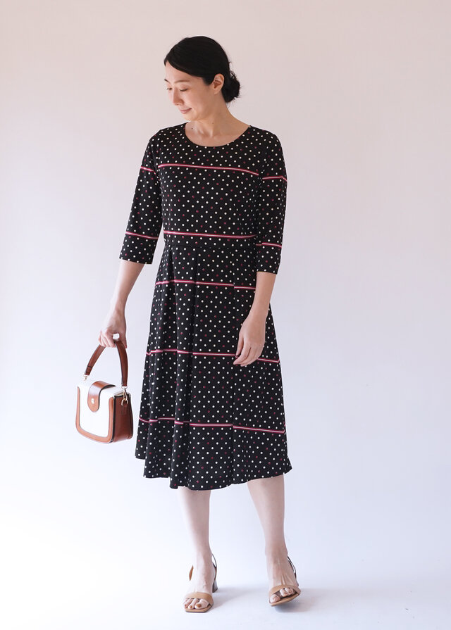 【受注制作】アーミッシュ風シンプルワンピース◇ドット柄（レッドボーダー）*薄手生地*