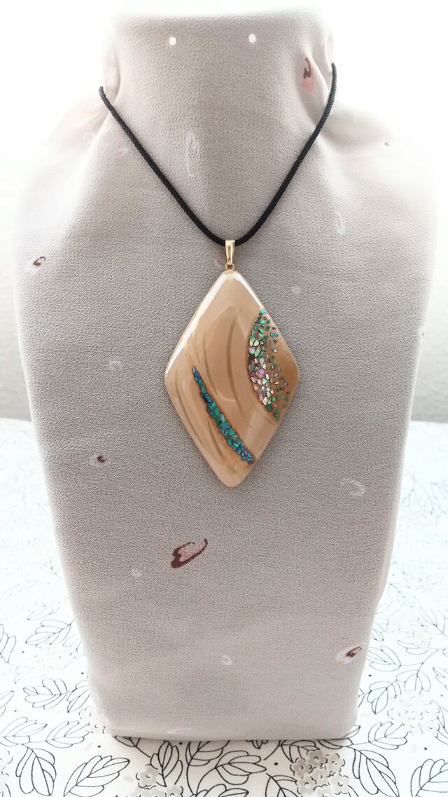 輪島塗　ひし形ペンダント　白漆　風