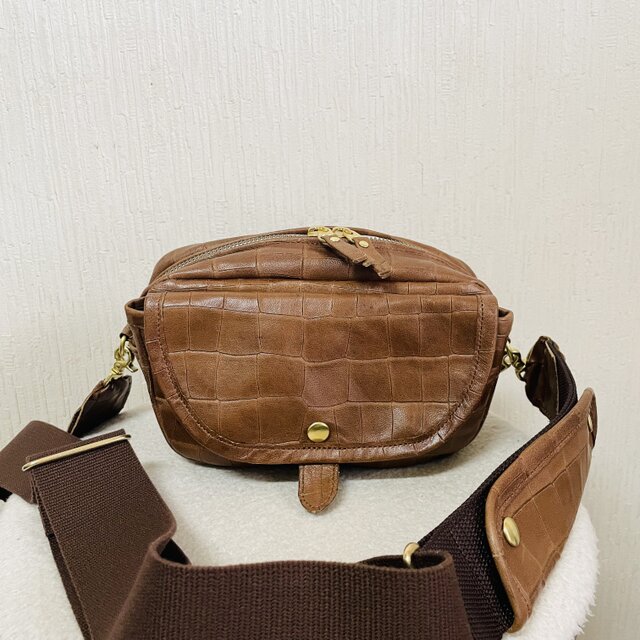 クロコ型押しシープレザーのショルダーバック