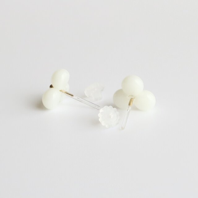 シンプルホワイト＊ガラス／樹脂ポストピアスor樹脂ノンホールピアス