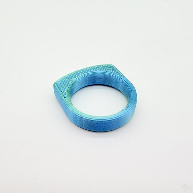 Infinite RING　植物由来樹脂アクセサリー ／　R - メタリック グリーン x スカイブルー