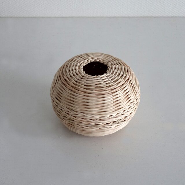 球形の入れ物 ２