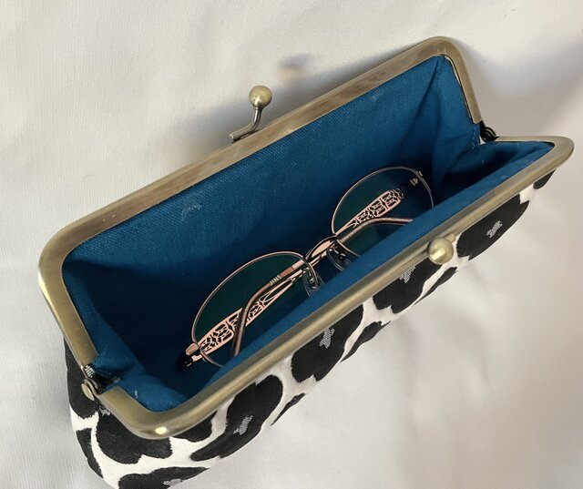 フランス生地 花柄 がま口メガネ、ペンケース 黒 | iichi 日々の