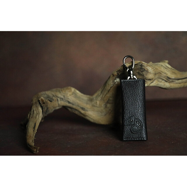 88色からオーダー可！！ カメレオン デザイン / ヤギ革 ナノ ウォレット ネックレス・タイプ