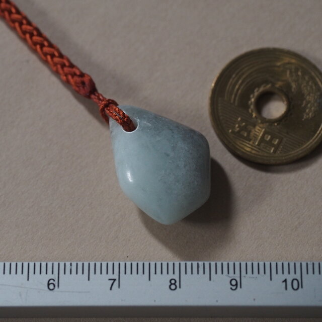糸魚川翡翠 根付49 | iichi 日々の暮らしを心地よくするハンドメイドや