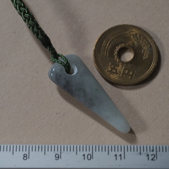 糸魚川翡翠 根付55 | iichi 日々の暮らしを心地よくする