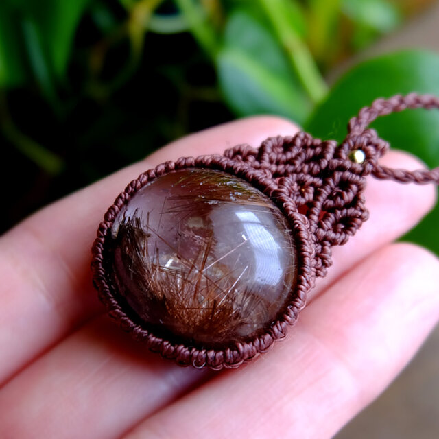 レッドルチルクォーツ（ブラジル産） マクラメ編みペンダント