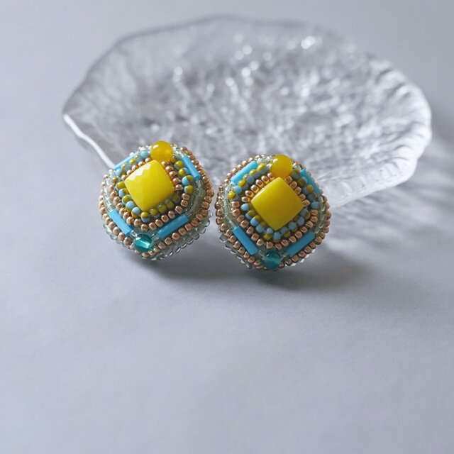 ビーズ刺繍のイヤリング ピアス 32 イエロー ブルー おおぶり