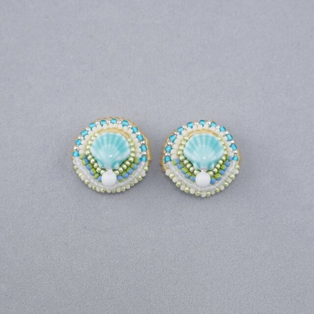ビーズ刺繍のイヤリング ピアス 33 貝がら 海 シェル ブルー おおぶり