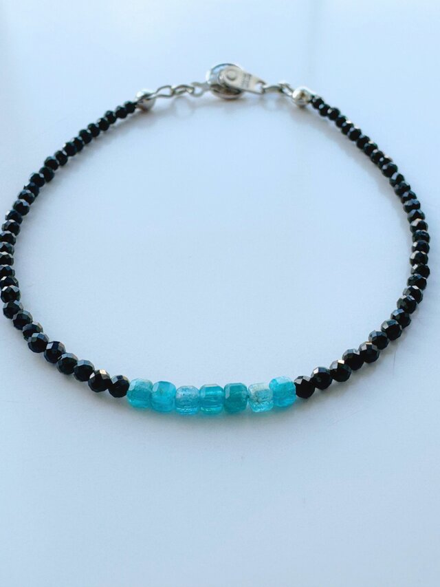 NeonApatite＊Blackspinel ブレスレット